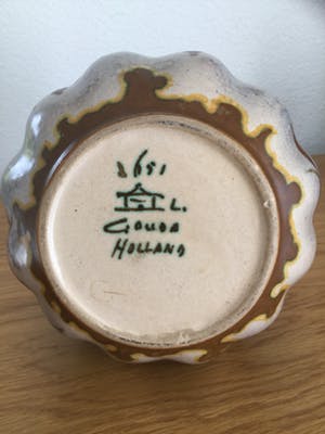 Plateelbakkerij Zuid-Holland - Decoratieve kan | Jaren ‘30 kopen? Bied vanaf 35!