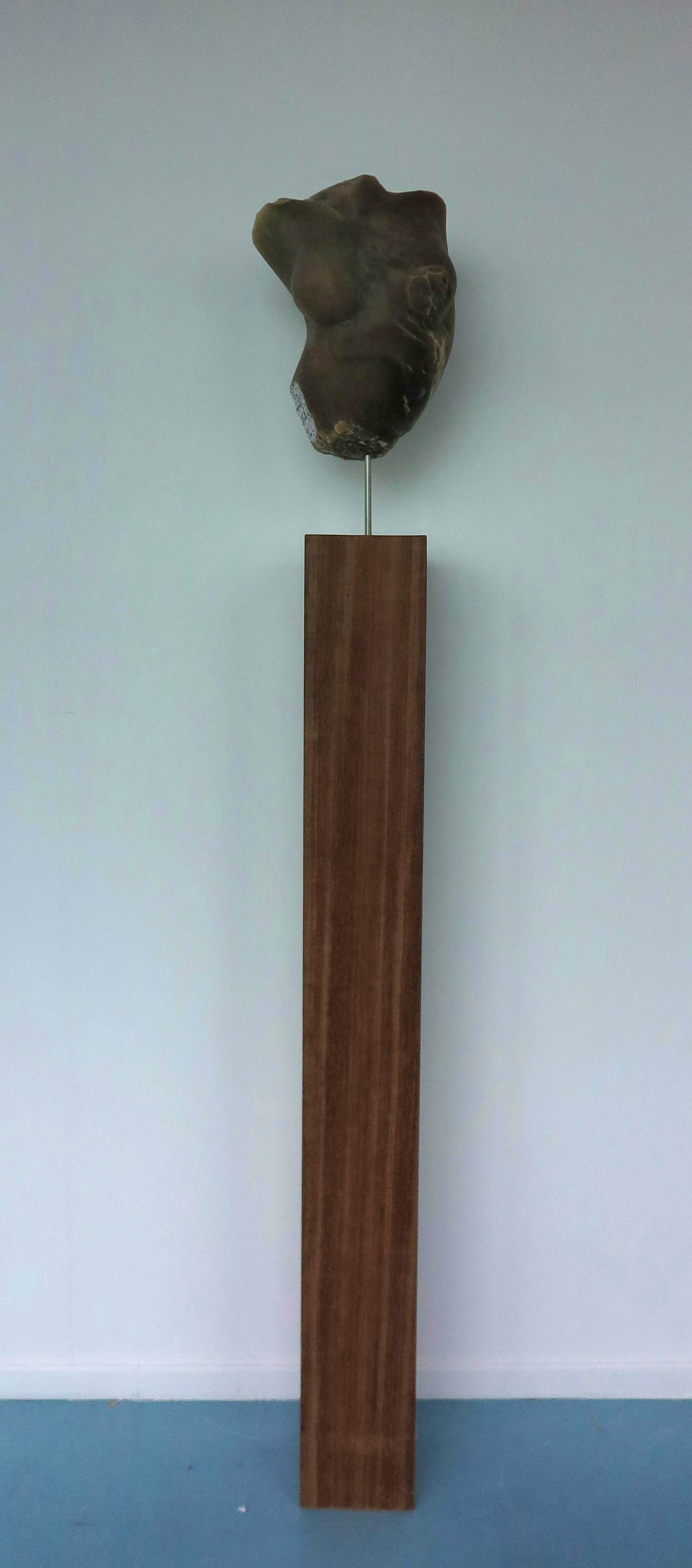 Angelo Moyano - Sculptuur van natuursteen / albast op houten sokkel, Vrouwentorso kopen? Bied vanaf 1500!