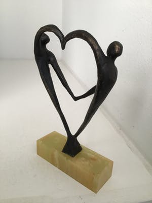 Corry Ammerlaan - Sculptuur “ Hart voor elkaar “ kopen? Bied vanaf 35!