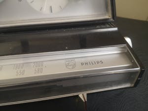 Niet of onleesbaar gesigneerd - Originele Space age klokradio van Philips uit 1967, kopen? Bied vanaf 1!
