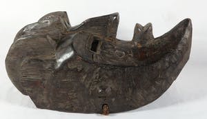 Lwalwa - Initiatiemasker met een puntkin en uitgesneden banen al haar kopen? Bied vanaf 1!