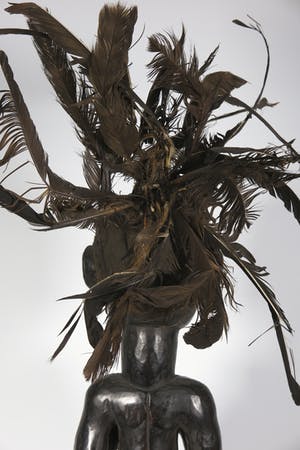 Fang Ntumu - Hout, Fetisj sculptuur van gehurkt mannenfiguur met hoofdtooi kopen? Bied vanaf 1!