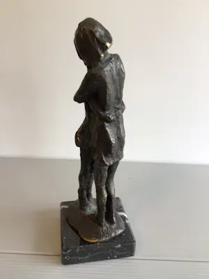 Astrid Veldhuyzen-Koppen - Sculptuur “ Bescherming “ kopen? Bied vanaf 69!