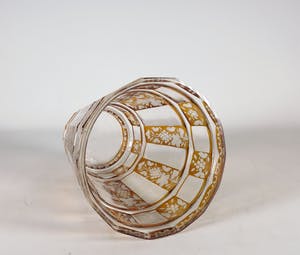 Niet of onleesbaar gesigneerd - Kristal, Geslepen Boheems vaas met blader en fruit decor kopen? Bied vanaf 10!