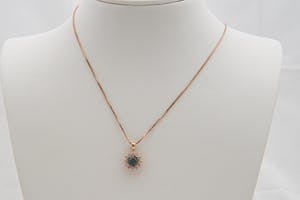 2537 - 14 Krt rose-gouden dames Halssierraad met diamanten hanger - 0.40ct kopen? Bied vanaf 220!