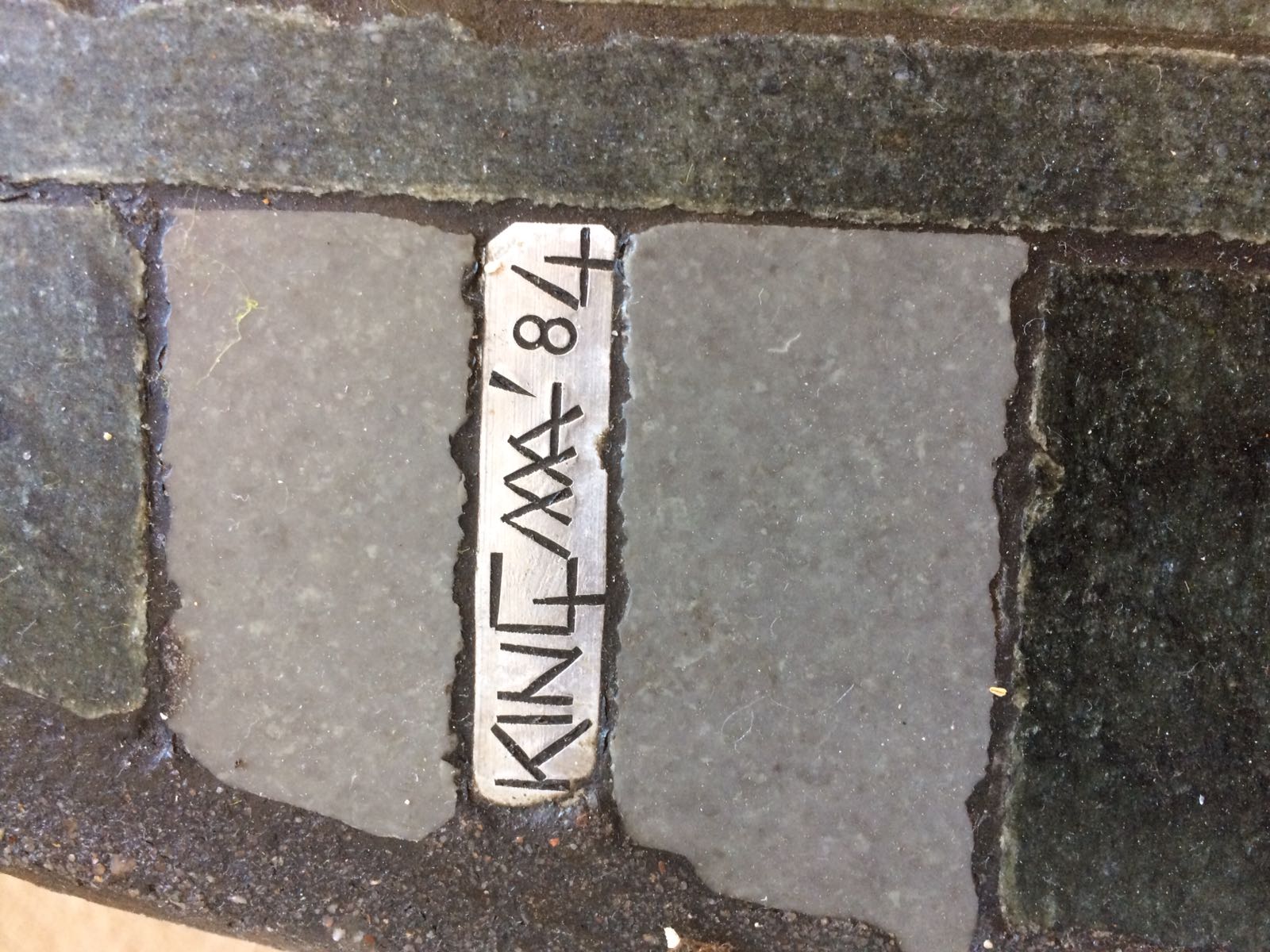 Paul Kingma - Ronde Salon tafel kopen? Bied vanaf 1500!