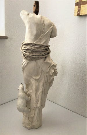 Julia Winter - Vrouwe Justitia - 2003 - Beeld - Diverse materialen - Zeer goed kopen? Bied vanaf 295!