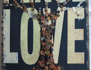 Niet of onleesbaar gesigneerd - Gemengde techniek, “Peace, Love, Happiness” kopen? Bied vanaf 1!