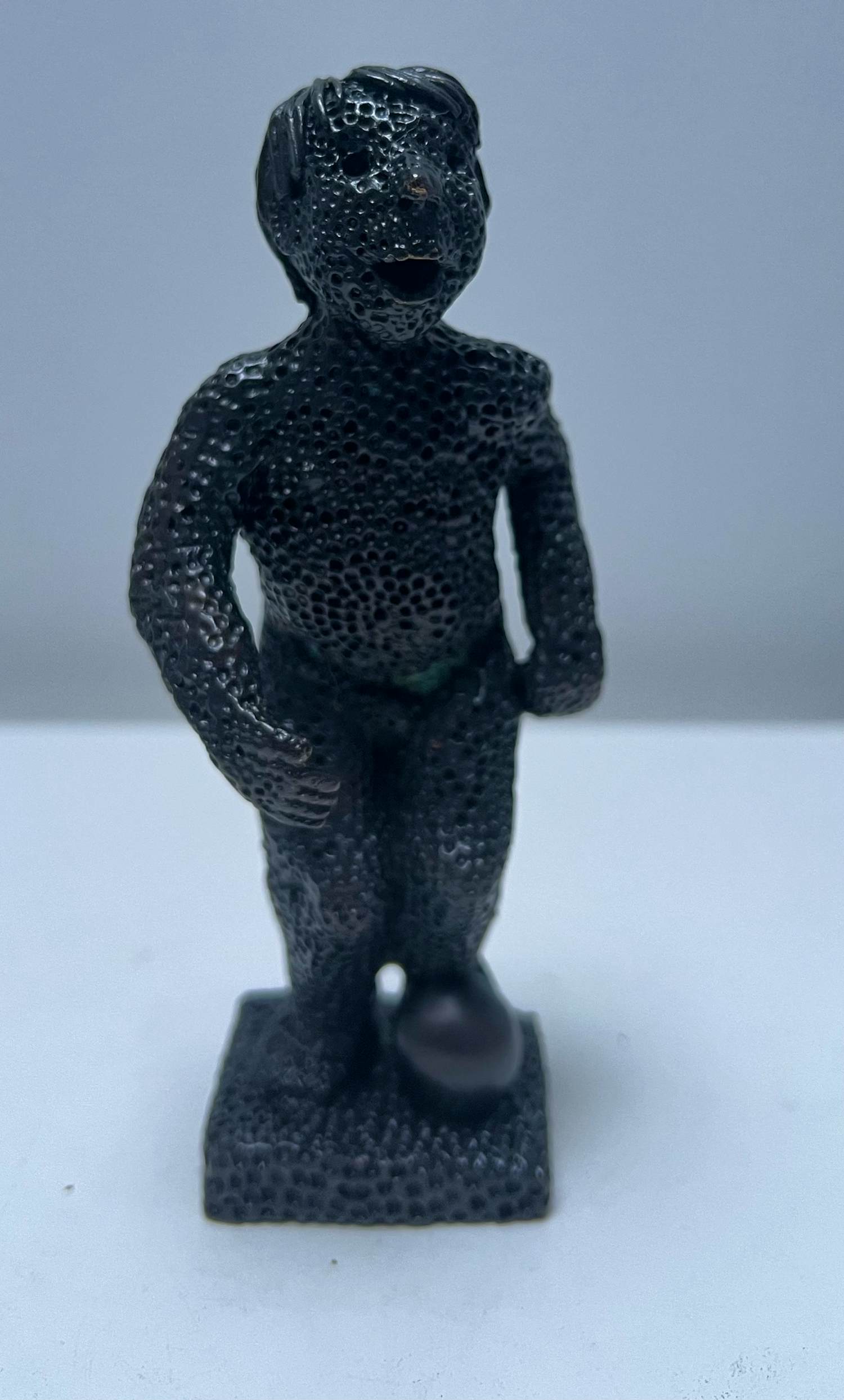 Carolein Smit - Bronzen sculptuur | Kind met bal kopen? Bied vanaf 175!