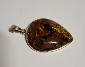 Nieuwe  hartvormige  hanger met gouden Pietersiet  in 925  Zilver kopen? Bied vanaf 50!