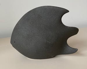 Niet of onleesbaar gesigneerd - Keramische sculptuur van een vis kopen? Bied vanaf 1!
