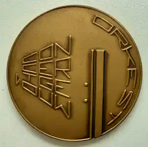 Buy Eefke Cornelissen - bronzen penning | 'Een eeuw concertgebouworkest' | 1988 (PENNINGKUNST)? Bid from 50!