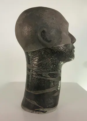 Ida De Roy - Set van twee sculpturen van keramiek, Hoofden kopen? Bied vanaf 200!