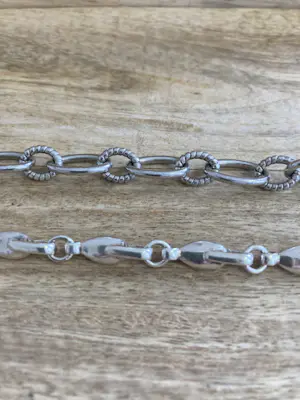 Een lotje van twee massief zilveren armbanden met fantasie schakel kopen? Bied vanaf 79!