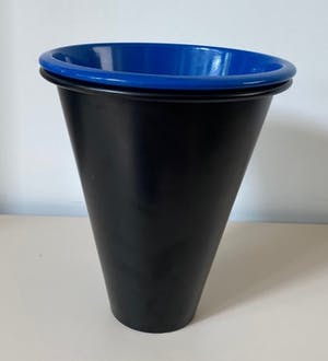 Niet of onleesbaar gesigneerd - Parisotto - Twee originele Memphis stijl design vazen kopen? Bied vanaf 1!