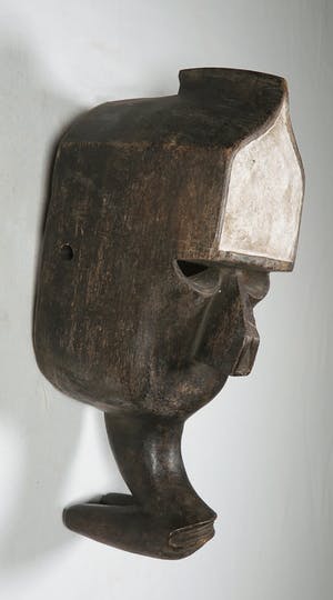 Kwele - Houten handmasker met wit gepigmenteerd puntvormig hoofd kopen? Bied vanaf 1!