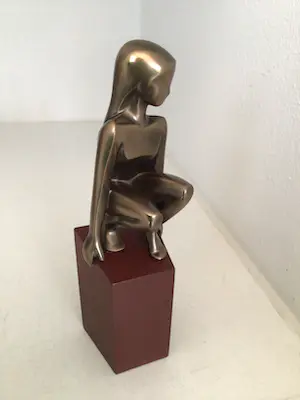 Janneke Ros - Beeld “ SCHOONHEID “. Gesigneerd kopen? Bied vanaf 1!