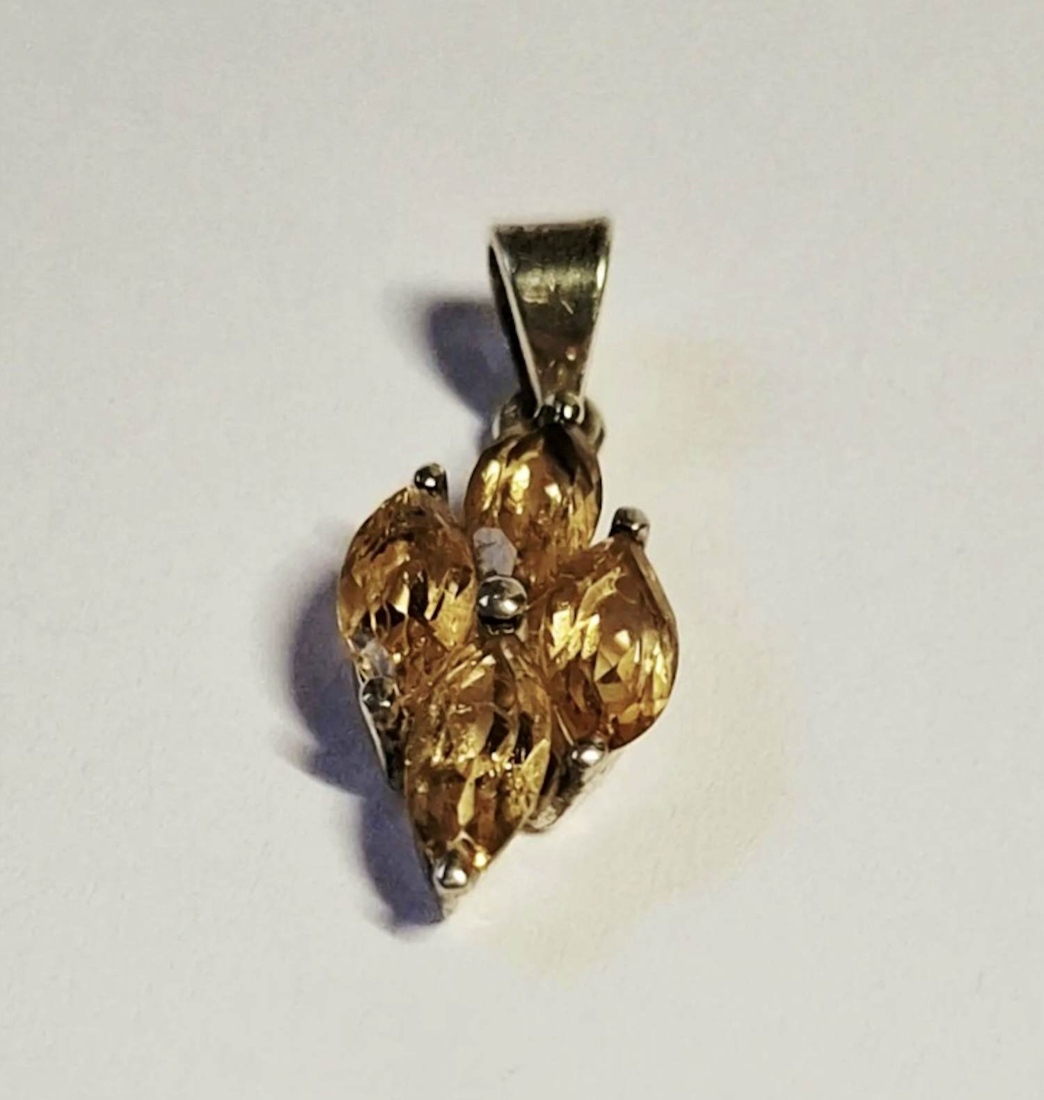 Nieuwe zilveren hanger met facet geslepen citrien edelsteen, kopen? Bied vanaf 65!