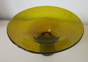 Niet of onleesbaar gesigneerd - Olijfgroen vrij geblazen glazen object kopen? Bied vanaf 1!