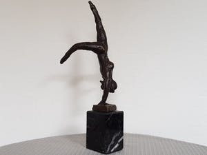 Brons (Onbekend) - Beeld op marmeren voet - Gymnastiek kopen? Bied vanaf 55!