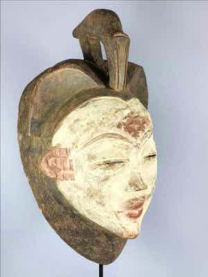 Pumu - Tribal used Old African female mask from the Punu - Gabon. verkocht voor € 45!