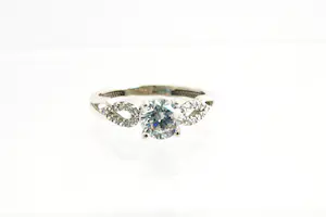 111- Sierlijke 14 krt witgouden dames entourage ring met Zirkoon - klein model kopen? Bied vanaf 80!