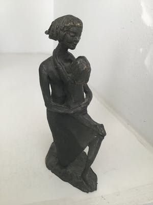 Corry Ammerlaan - Corry Ammerlaan - Moeder met dochtertje - knielend kopen? Bied vanaf 49!