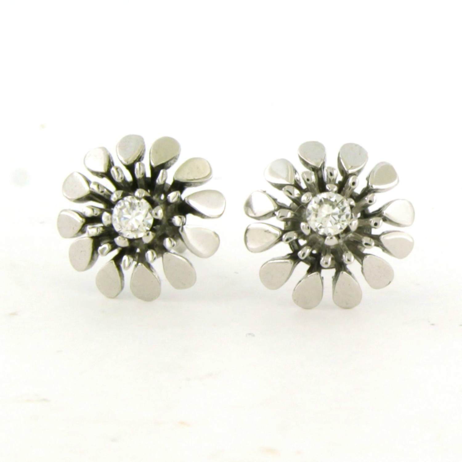 14k wit gouden oorknoppen met briljant geslepen diamant tot. 0,20ct verkocht voor € 290!