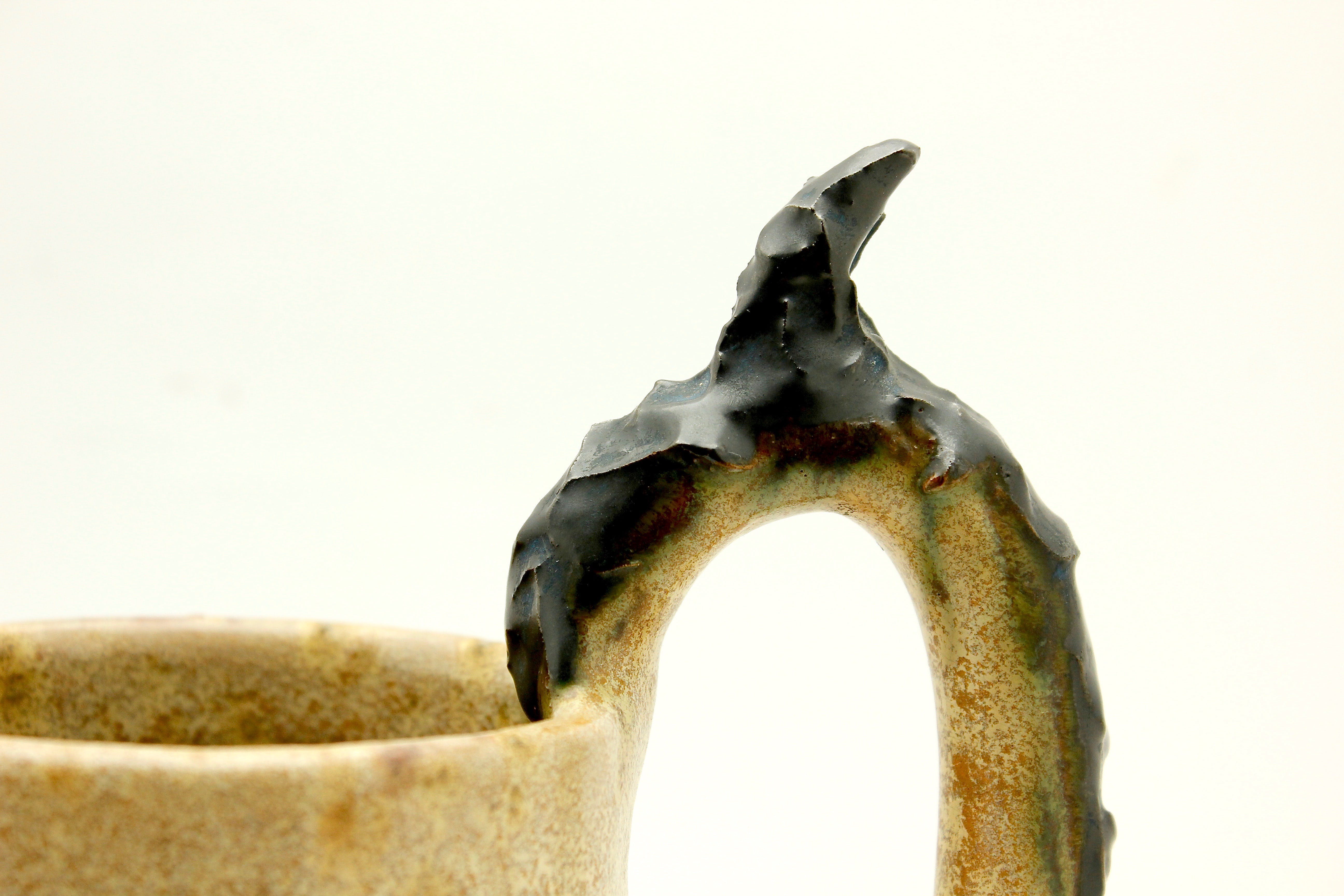 Sylvain Hublet - Art deco karaf met relief decor van een lachende figuur -1930's kopen? Bied vanaf 14!