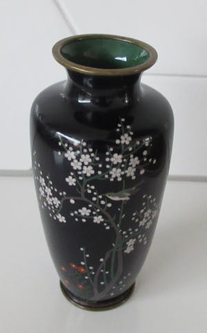 Niet of onleesbaar gesigneerd - Japans donkerblauw Cloisonne vaasje kopen? Bied vanaf 1!