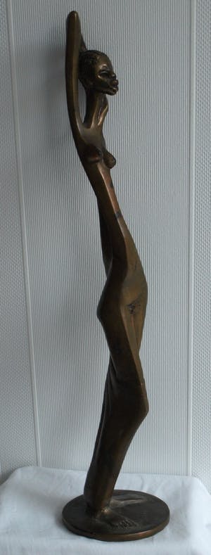 Brons (Onbekend) - Bronzen beeld , Naakte vrouw – gesigneerd ‘LM” – hoogte 46 cm. kopen? Bied vanaf 1!