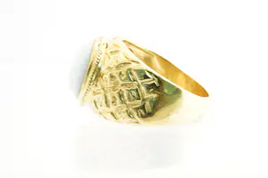 112- Grote Surinaamse mooi bewerkte 18 krt geel gouden kleursteen (wit) ring kopen? Bied vanaf 370!