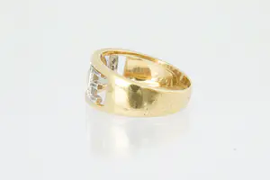 42 - Gouden bicolor 18Krt "LOVE" ring met ca 0.06 crt briljant geslepen diamant. kopen? Bied vanaf 140!