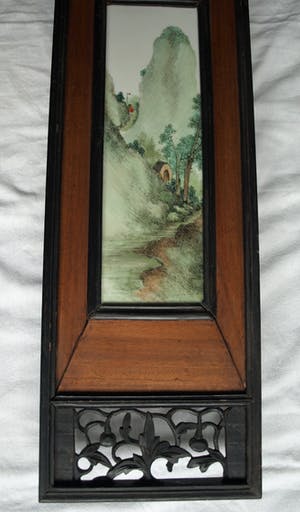 Curiosa - Keramieken tegel in gestoken houten paneel , Oosterse voorstelling kopen? Bied vanaf 1!