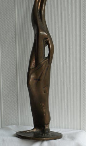 Brons (Onbekend) - Bronzen beeld , Naakte vrouw – gesigneerd ‘LM” – hoogte 46 cm. kopen? Bied vanaf 1!