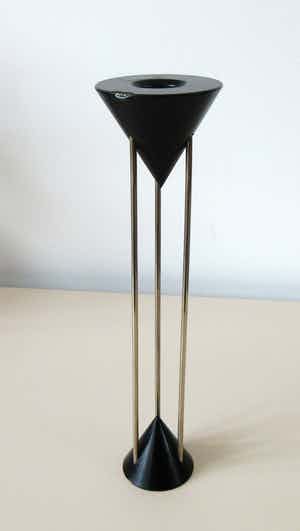 Markus Borgens - Zwarte Memphis design kandelaar uitgevoerd bij D-Tec verkocht voor € 1!