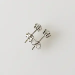 Diamanten oorknopjes kaufen? Bieten Sie von 850!