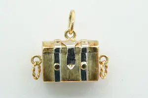 4- Mooi gedetailleerde 14 karaat bicolor gouden schatkist hanger kopen? Bied vanaf 320!