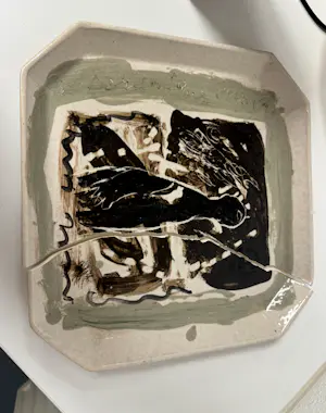 Dominique Chan - Beschilderd keramiek, Set van twee schalen en vaasje kopen? Bied vanaf 100!