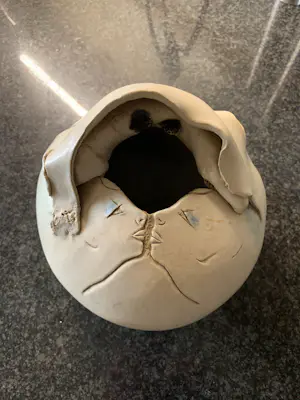 Ciska Kok - Keramische sculptuur van twee kussende figuren . kopen? Bied vanaf 50!