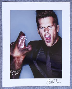 Mario Testino - Autogramm auf Fotografie Tom Brady NFL Quarterback Super Bowl Winner kopen? Bied vanaf 49!