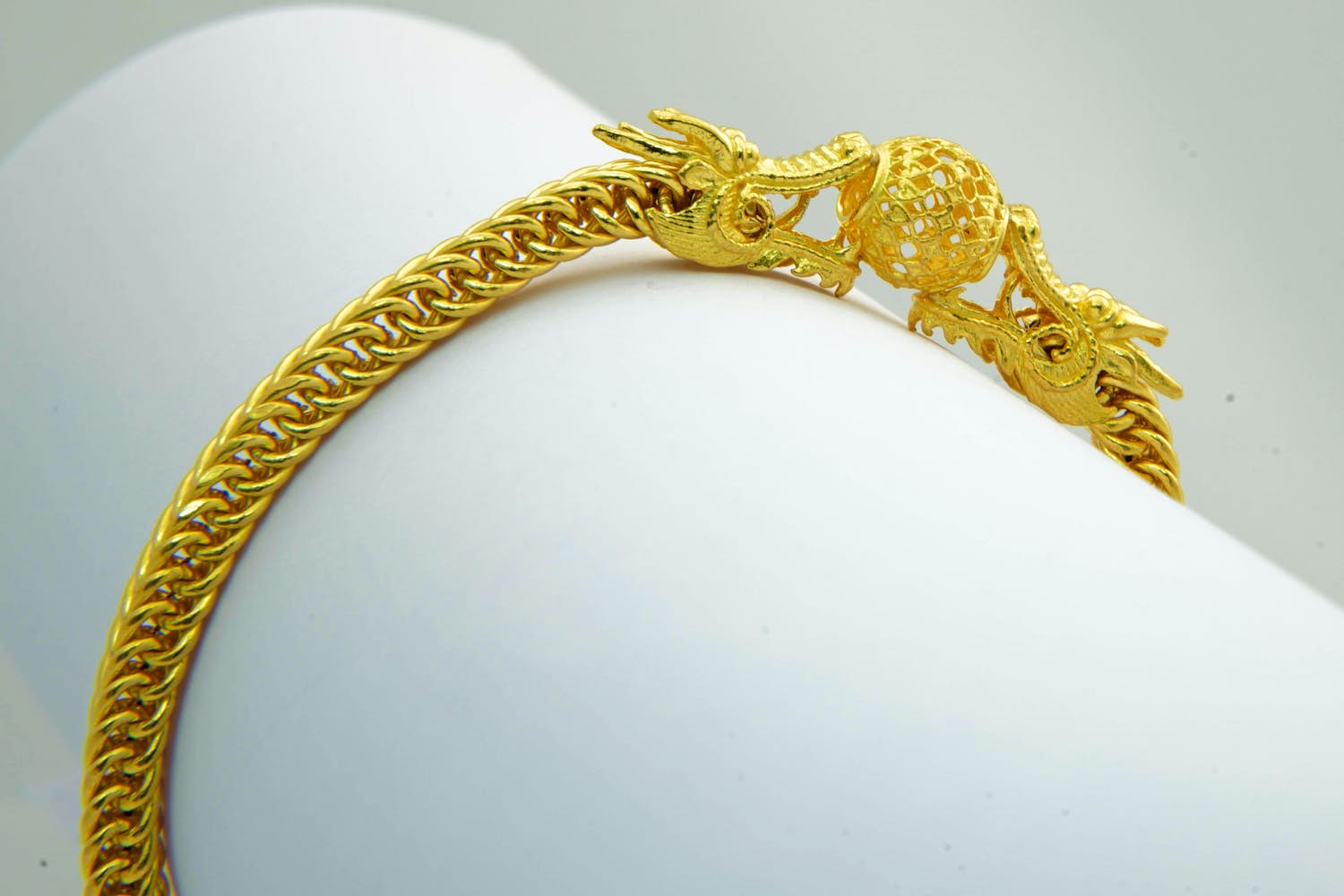 40-  Bijzondere 22Krt geel gouden "Vossestaart" armband met drakenkoppen kopen? Bied vanaf 675!