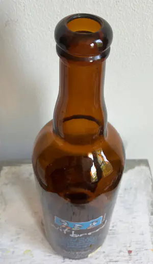 Herman Brood - gezeefdrukte bierfles - "Wit Brood" - 1999 kopen? Bied vanaf 20!