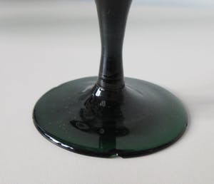 Curiosa - Vier antieke begin 19e eeuw Witte Wijnglazen van groen glas kopen? Bied vanaf 1!