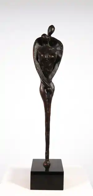 Niet of onleesbaar gesigneerd - Slank bronzen beeld van twee figuren in een omhelzing verkocht voor € 1!