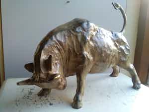 Pierre Chenet - Stier in aanvalshouding getekend brons verkocht voor € 275!