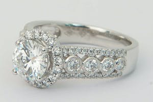 2540- witgouden diamanten dames Fantasiering- 18krt - midd.steen 1.20ct / E-F VS kopen? Bied vanaf 3400!