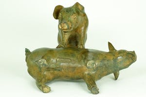 Pierre Chenet - Twee bronzen biggetjes kopen? Bied vanaf 319!