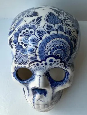 Jan Born - Handgeschilderde keramieken skull delftsblauw stijl kopen? Bied vanaf 95!