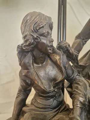 Niet of onleesbaar gesigneerd - Beeld met prachtig bronzen kopelbeeld met lampkoppel kopen? Bied vanaf 1!